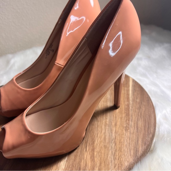 GUESS Rosalie Blush Pink Patent Leather Heels Size 8.5 - Picture 5 of 11